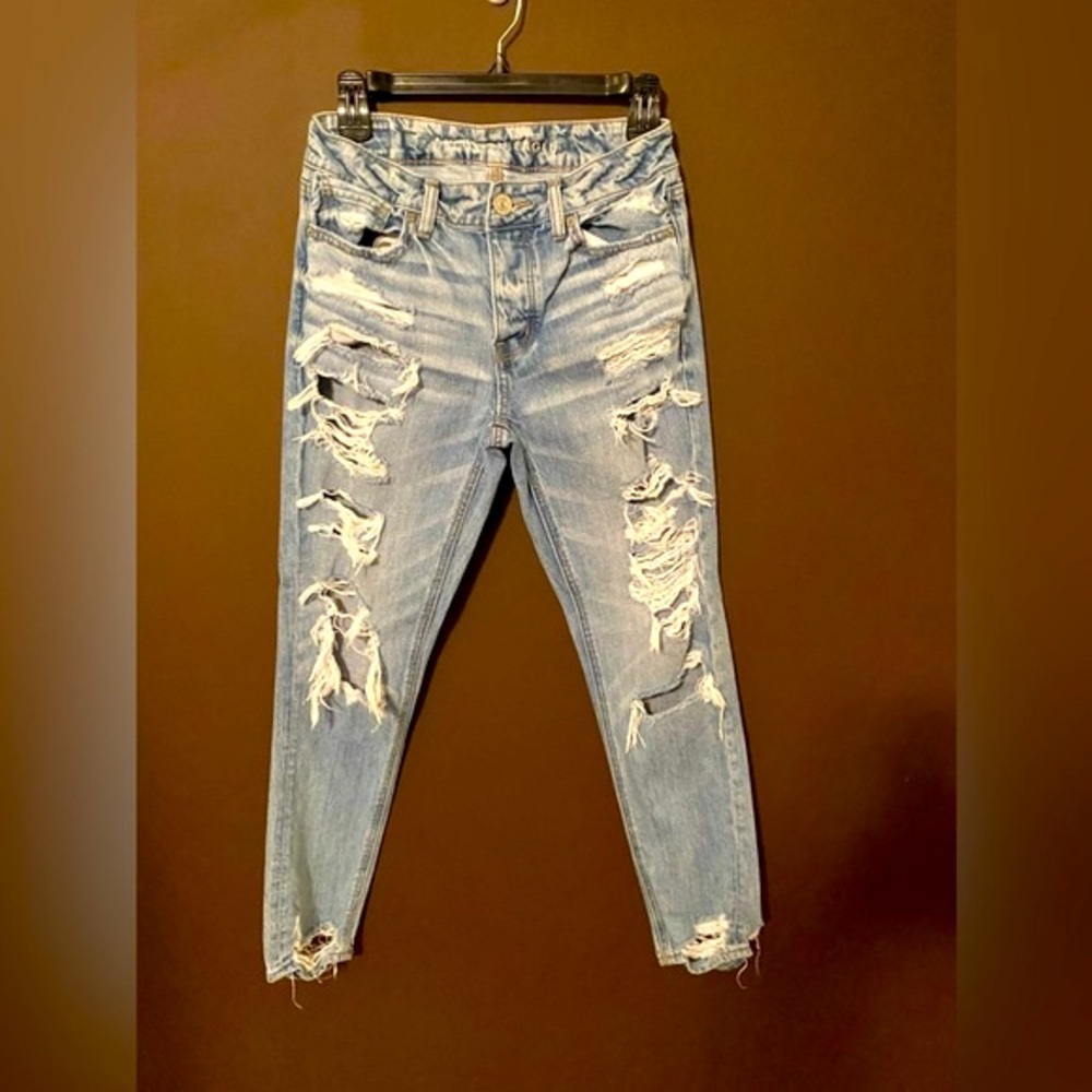American Eagle Ripped Jeans Size O. Good Used Condition.